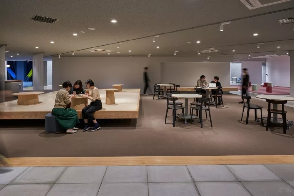 设计师打造的联合办公，把省钱做到极致，还装了「榻榻米」